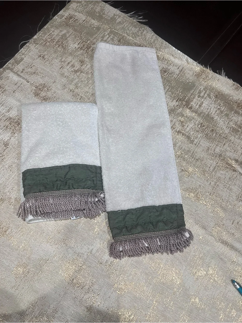 Croscill 100% Cotton Hand Towels 16x28 White/Green/Gray Fringed Set of 2